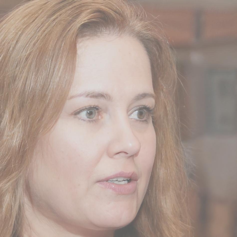 Portrait d'Élodie Marchand, experte en redressement financier