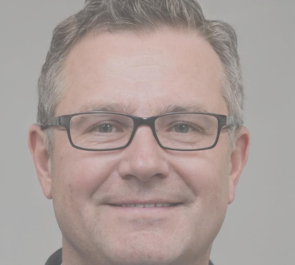 Portrait de Romain Tessier, spécialiste en restructuration économique